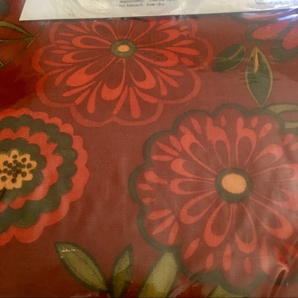 New-HOMESTYLES- Tablecloth - Picture 6 of 6